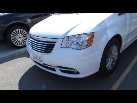 2016 CHRYSLER TOWN & COUNTRY REVIEW  INSIDE & OUT SHOULD I BUY ONE?