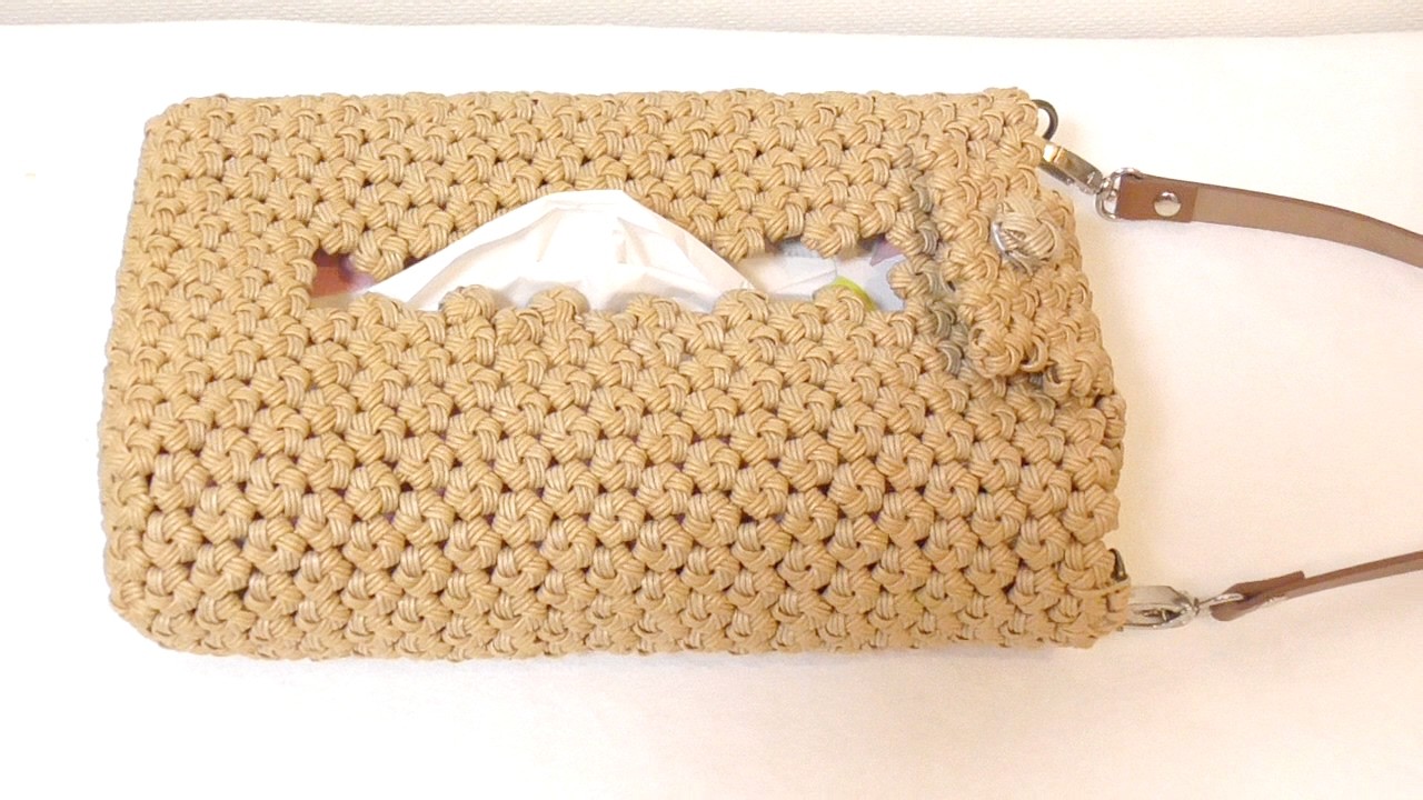 クラフトバンドで作る　花結びのティッシュケース
