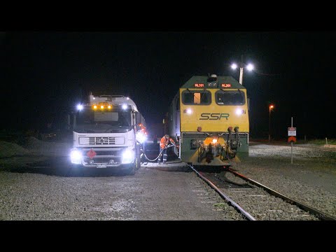 4KV5 SSR Grain Train Diesel Locomotives Refueled RL301 4917 4911 GM10 RL306 (28/5/2020) - PoathTV