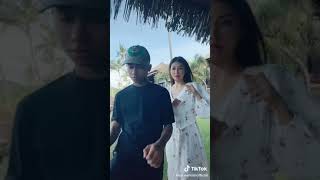 Download lagu LAGI LIBURAN BUNDA SARWENDAH DAN ONYO MALAH ASIK MAIN TIK TOK mp3