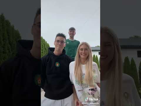 Wojan,Palion i Kati tańczą.