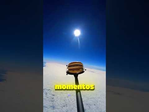 Ele enviou um hambúrguer para o ESPAÇO e o resultado foi bizarro! 😱🚀