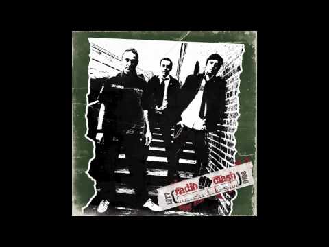 The Radio Clash - La Calle esta LLena de Pistoleros