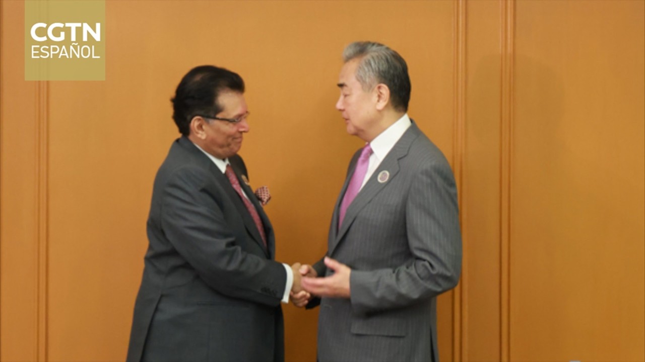 El ministro de Relaciones Exteriores de China se reúne con su homólogo de Bangladés