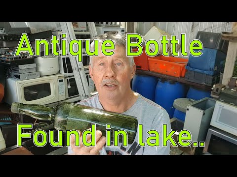 Pondering the History of an Antique Wine Bottle found in Lake Nagambie. From Rubbish to the Museum!