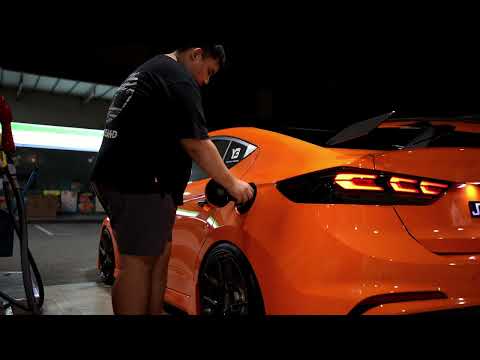 The running orange ｜ Hyundai Elantra AD Sport ｜ 4K
