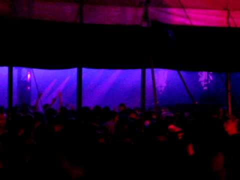 Laidback Luke - (Yeah Yeah Yeahs - Heads Will Roll)@Pukkelpop 19/08/2010
