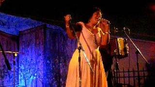 La Santa Cecilia -Moliendo Cafe-