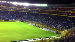Himno nacional de El Salvador en el estadio Cuscatlan