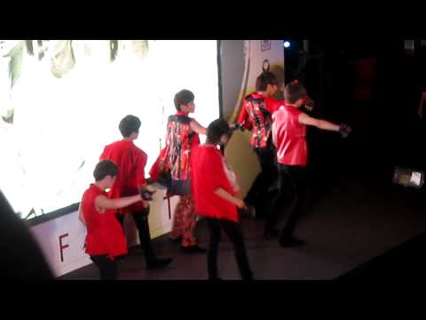 2012.7.27 Infinite in Bangkok @fansign...singing "Paradise"