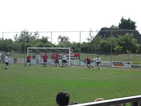 Peter van Alphen schiet op de paal