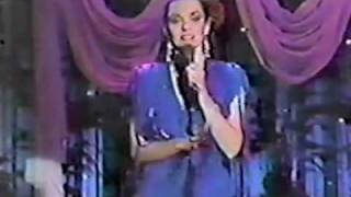 Crystal Gayle - cry me a river - interview