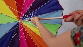 Відео огляд Парасолька жіноча Fulton L909 Heart Walker-1 UV Rainbow (Веселка)