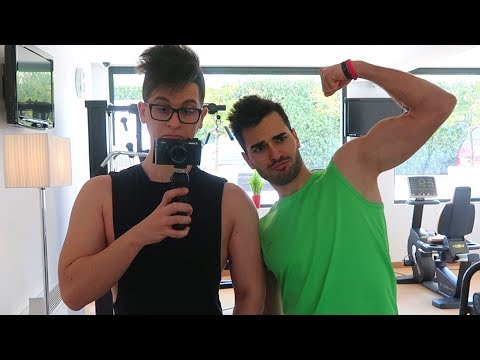 KENDAL E BELLAFACCIA IN PALESTRA (DIVERTENTE)