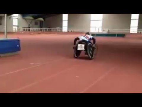 Rennrollstuhl Denis übt den Start