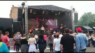 Karabas supports Glasperlenspiel.