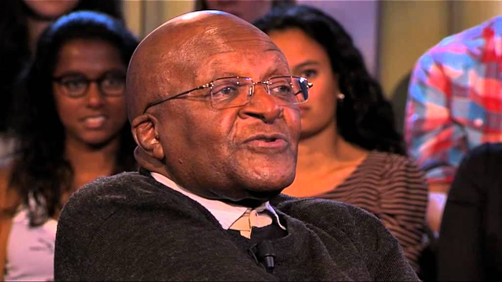 Desmond Tutu gives advice to the students