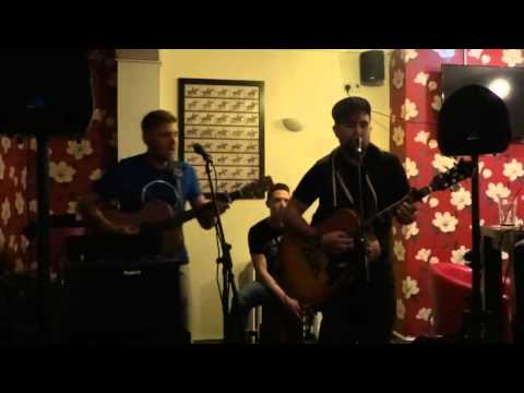 Chicken Teddys "Am I Wrong" live @ The Lamprey Gloucester UK