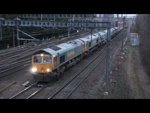 Freightliner 66622 + 9 Others Convoy @ Heaton Norris - 07.03.21