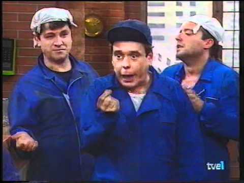 Cruz y Raya Manolo Escobar camarero de bar