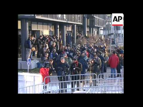 Dutroux, lawyers and jurors arrive, interiors of court