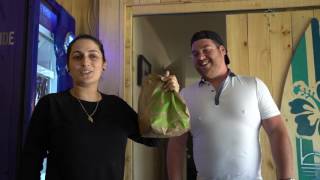 Quand un vrai fan  TIZI arrive au Beachclub avec des CHEESEBURGERS de chez McDonalds