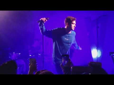 download lagu mp3 mp4 Lauv Irving Plaza, download lagu Lauv Irving Plaza gratis, unduh video klip Lauv Irving Plaza