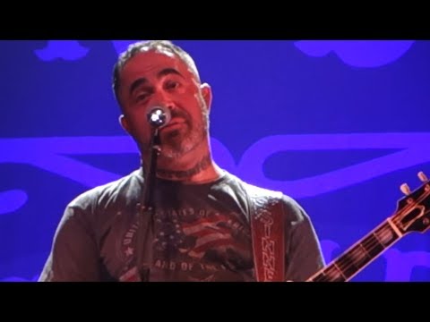 Aaron Lewis Mocks Wes Borland, Tells CRAZY Story Of How Staind Wrote "Outside" | Rock Feed