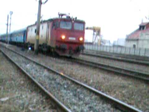 Acceleratul 1765 Iasi - Timisoara Nord pleaca din statia Suceava Nord - 2008