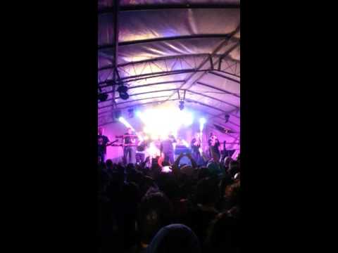 99 POSSE & MAMA MARJAS - Curre curre guagliò - Taranto 28/04/16