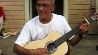 Cheo Barreiro y su guitarra