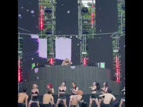 (220703) "FanCam" Hyun Ah (현아) & Dawn (던) ~ Ping Pong (4). Supernova Seoul 2022 Festival.