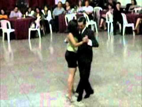  Angela Meléndez  and  Yumar Lugo  are  dancing  to  the  milonga  "  Sacale Punta  "