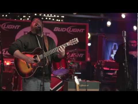 Joe McGuinness ~ No Worries with Levi Lowrey on Fiddle