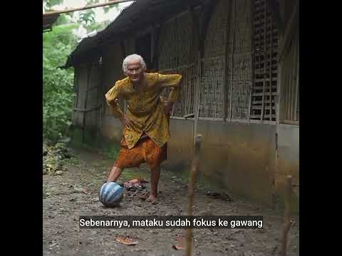 Nenek2 main bola ||Tendangan mbah sukinem 😂😂😂