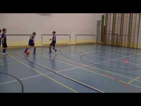 Fussballtraining: 1 gegen 1 frontal auf zwei Tore - Spielform - Taktik