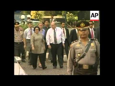 WRAP More aftermath, Megawati visits injured