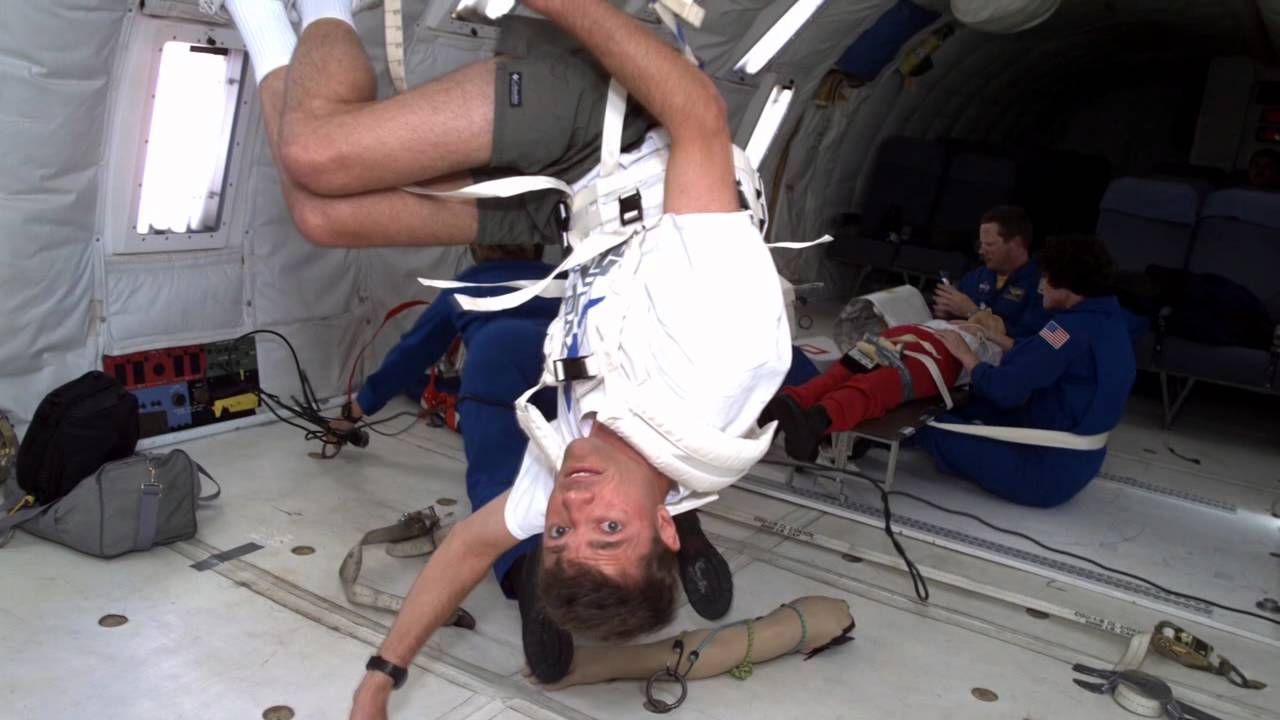 What produces a feeling of weightlessness during a power dive? | Encyclopaedia Britannica