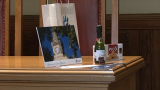 VOTV - Sis empreses de Les Franqueses financen el lot de Nadal per a la gent gran