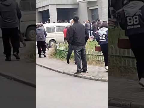 陕西西安长安区兴隆社区居民抗议物业强制更换智能水表