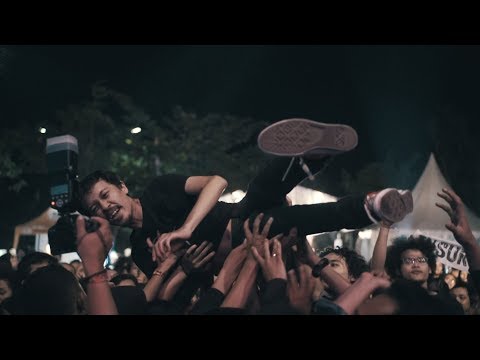 FARID STEVY STAGE DIVING DILAGU CLOVE DOPER - THE S.I.G.I.T (LIVE AT SINDU KUSUMA EDUPARK)