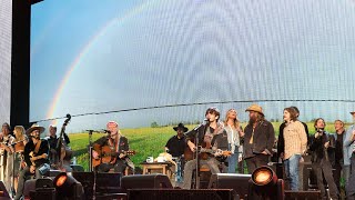Willie Nelson &amp; Family - Hard to be Humble / I Saw the Light / Finale (Live at Farm Aid 2022)