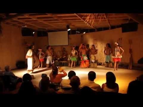 VAENGA TEAO sings HAPPY BIRTHDAY to a little girl  - with the group Haha Varua 2011