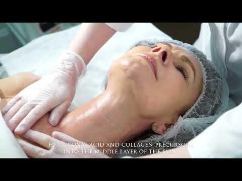 Procedure cosmetiche per ringiovanimento di faccia in salone La faccia di decolorazione fa i bagagli da latte e