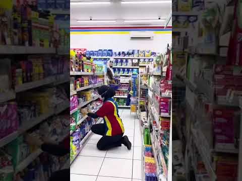 poci-turun-ke-jalan-shorts-viral