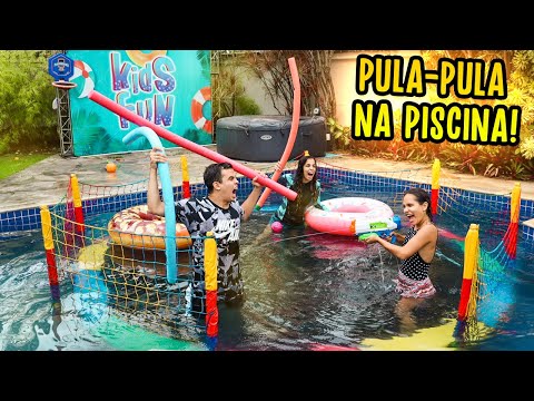 COLOCAMOS A CAMA ELÁSTICA NA PISCINA E ISSO ACONTECEU! - MUITA LOUCURA!
