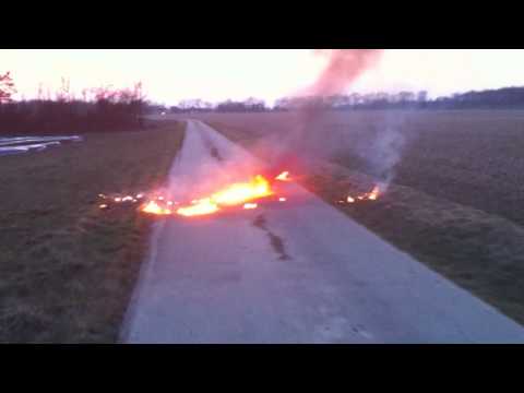 Colour Salute Vs. 1 Liter Super Benzin