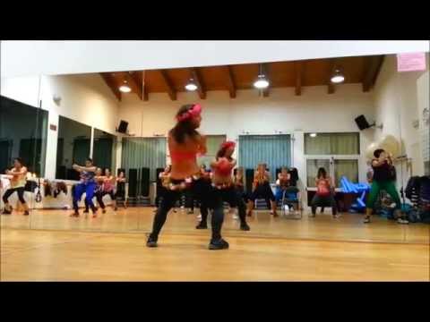 Portuñol Claudia Leitte feat. Beto Perez [Official] - Zumba Fitness - Axé