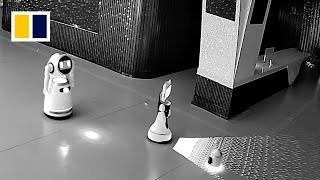 Download lagu Robot in China persuades others to ‘go home’ mp3