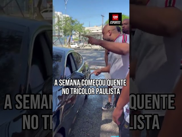 Torcida do São Paulo cobra presidente no CT após derrota para o Vasco | CNN ESPORTES